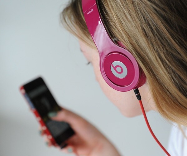 Fewer US Teens Smoking, Doing Drugs and Drinking Milk