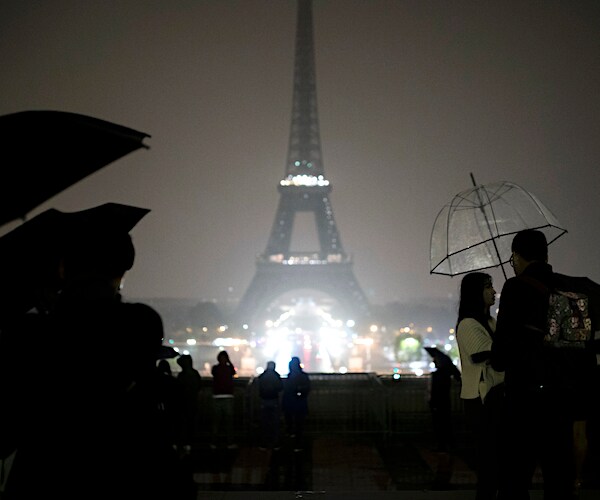Empire State Bldg, Eiffel Tower Go Dark to Honor Victims