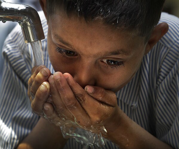 UK Researchers Create 'Wonder Material' Filter to Remove Salt from Seawater