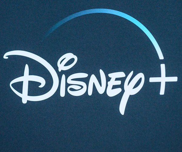 Apple, Disney in Talks Over VR Headset Content