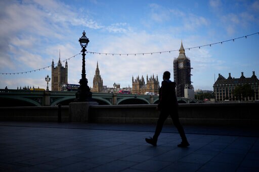 No Babies in Parliament: UK Lawmakers Outraged by Infant Ban