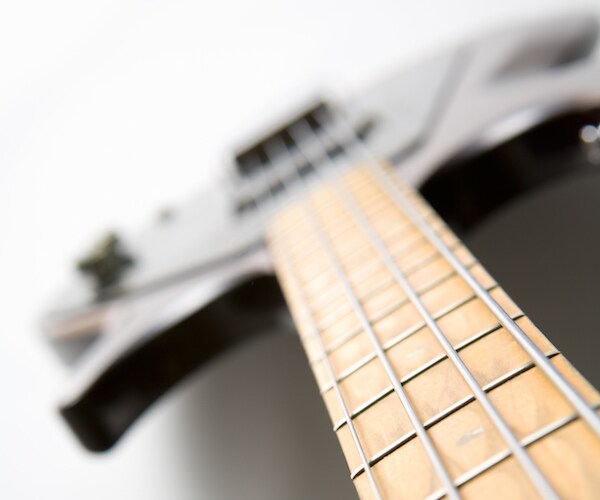 Nokie Edwards, Ventures Bassist-Guitarist Dead at 82