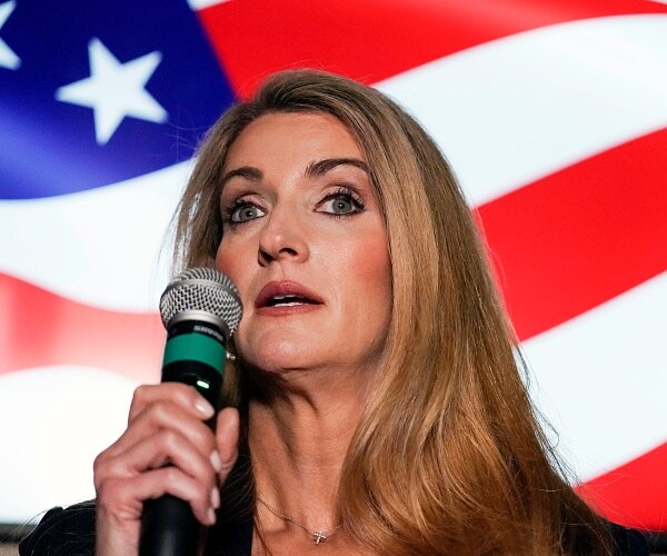 kelly loeffler speaks into microphone