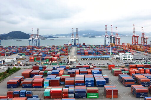 Worries about S. Korean Economy Grow amid Truckers' Strike