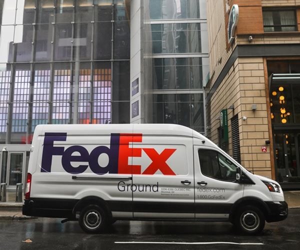 FedEx Pops on Hefty Profit, UPS Customer Wins  