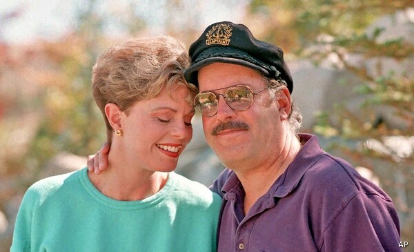 Captain & Tennille of 'Love Will Keep Us Together' Getting Divorced