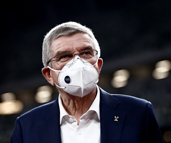 thomas bach visits national stadium in tokyo