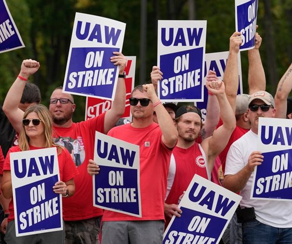 UAW Stops Expanding Strikes After GM Concession