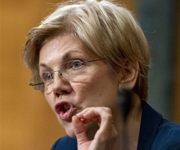 Elizabeth Warren Trains Her Sights on Student-Debt Collectors