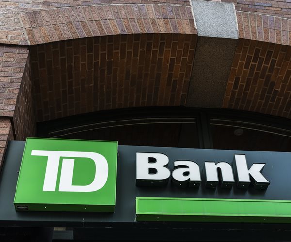 First Horizon Shares Fall 52% as TD Calls Off Deal