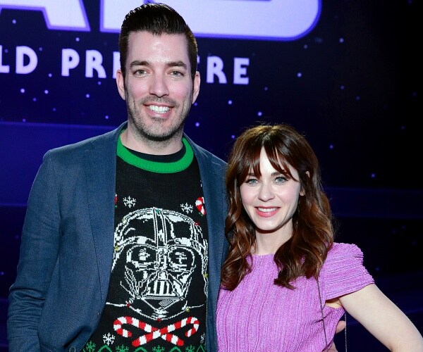 jonathan scott and zooey deschanel pose for photo