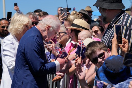 King Charles and Queen Camilla Lay Wreaths at Australian War Memorial Then Greet Well-wishers