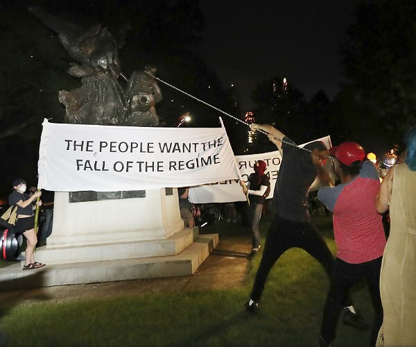 Protesters Deface Confederate Statue in Atlanta