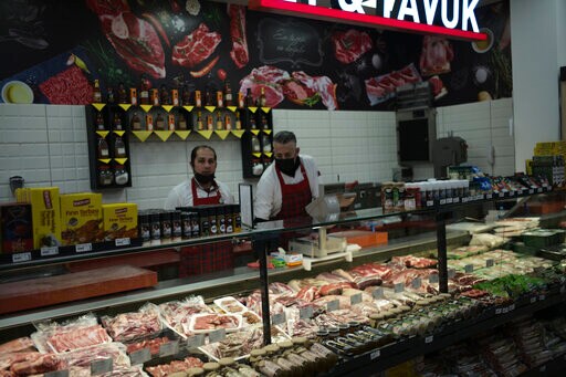 Despite High Inflation, Turkey Keeps Interest Rate Unchanged