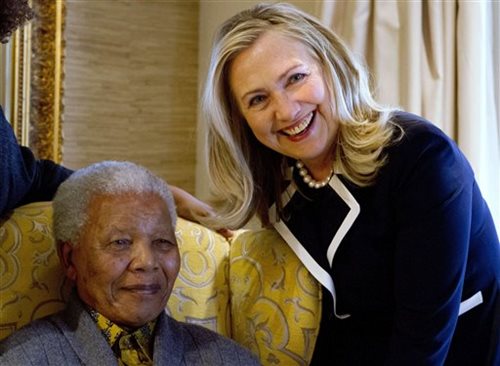 Hillary Clinton Meets With Mandela at His Home