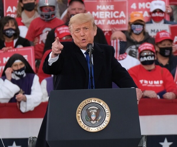 donald trump points at crowd