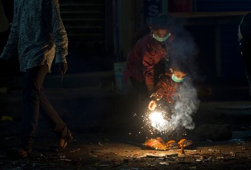 Toxic Smog Cloaks Indian Capital amid Diwali Festivities