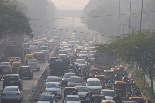 Schools, Plants Close as Indian Capital Is Smothered by Smog