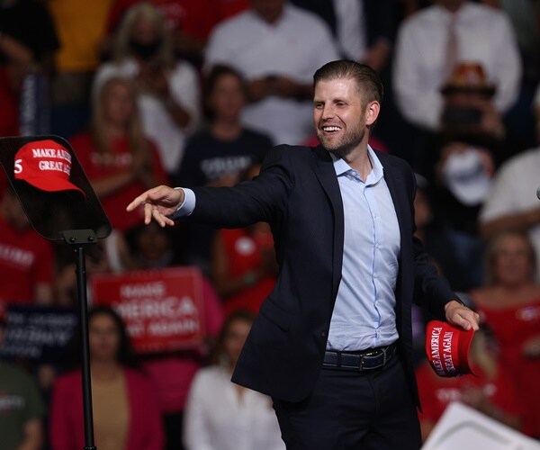 eric trump tosses a hat to the crowd