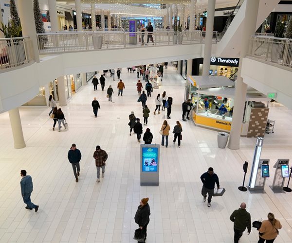 US Retail Sales Log Biggest Drop in Almost a Year