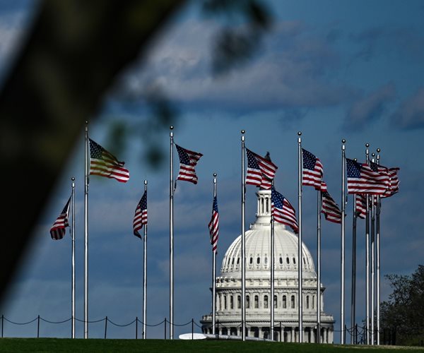 Congress Extends Recess to May 4