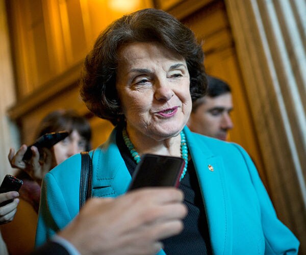 Poll: California Loves Feinstein But Iffy on Fifth Term