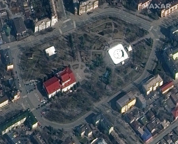 Rescuers Search Theater Rubble as Russian Attacks Continue