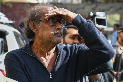 Hopes Fade in Fourth Day of Search for Dozens Missing in Karachi Shopping Plaza Fire