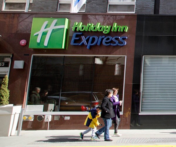 No Retirement Home Needed! Man Plans to Live Out Life in Holiday Inn