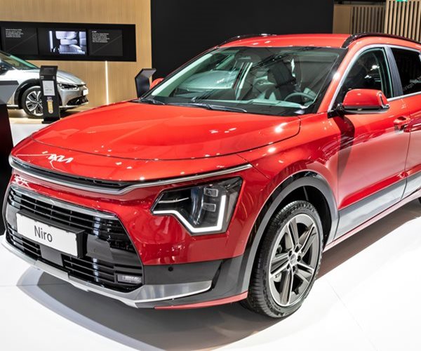 Lauren Fix, The Car Coach: Is The 2023 KIA Niro SX The BEST Hybrid Crossover?