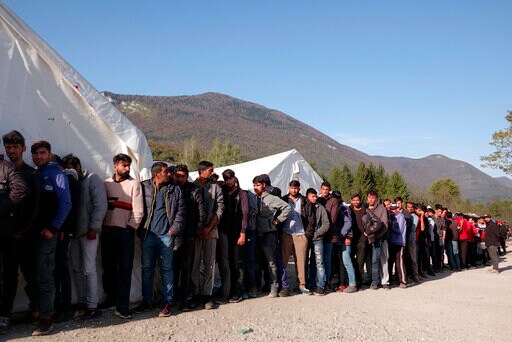 Bosnia Police Stop Migrants from Reaching Northwest Area