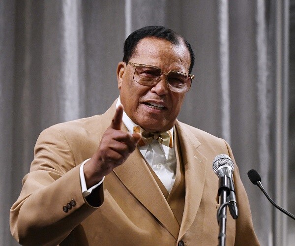 louis farrakhan gesturing
