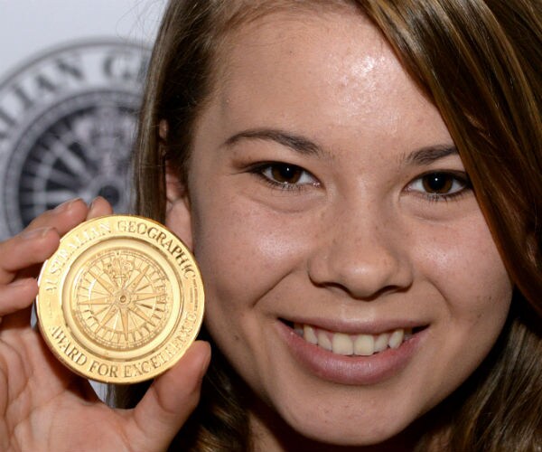bindi irwin is shown holding a medal for young conservationists of the year during a media call 