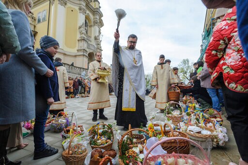 Ukraine Marks Orthodox Easter with Prayers for Those Trapped