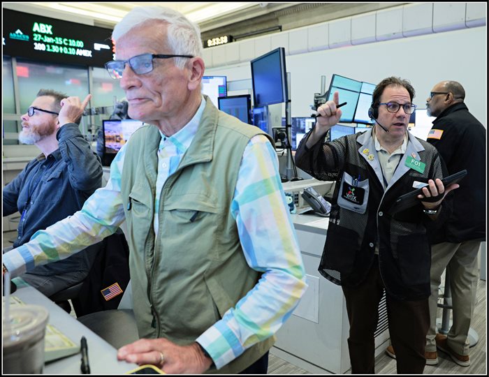 Wall Street Rallies to the Edge of Its All-Time High