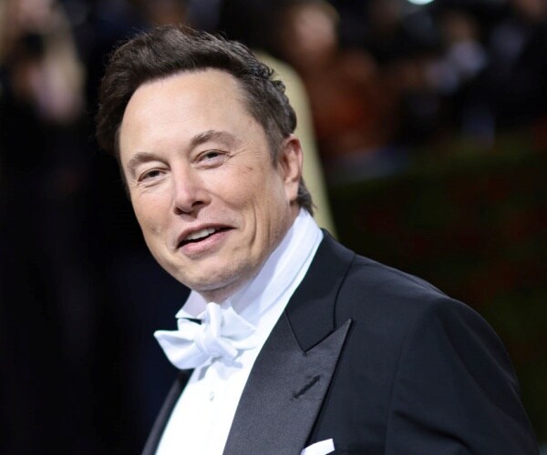 Musk Boosts Equity Commitment in Twitter Bid to $33.5 Billion