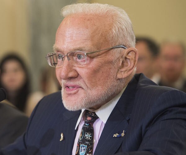 Astronaut Buzz Aldrin to Become Aeronautics Professor