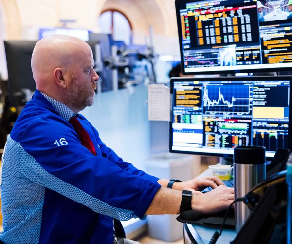 Stocks Rise to Finish Their Latest Winning Month