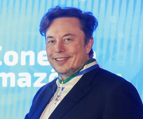 Musk Aims for $250 Billion Twitter Valuation