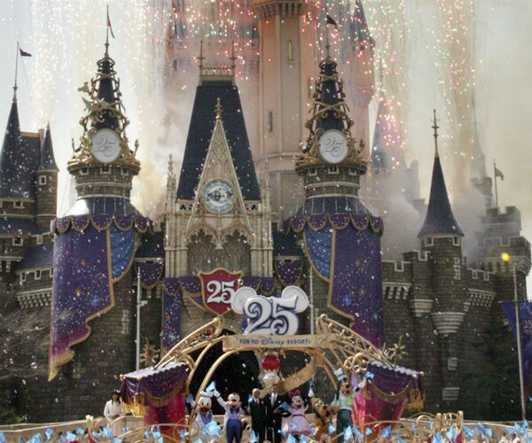 Disneyland Experiences Power Outage