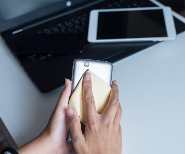 cleaning a cell phone