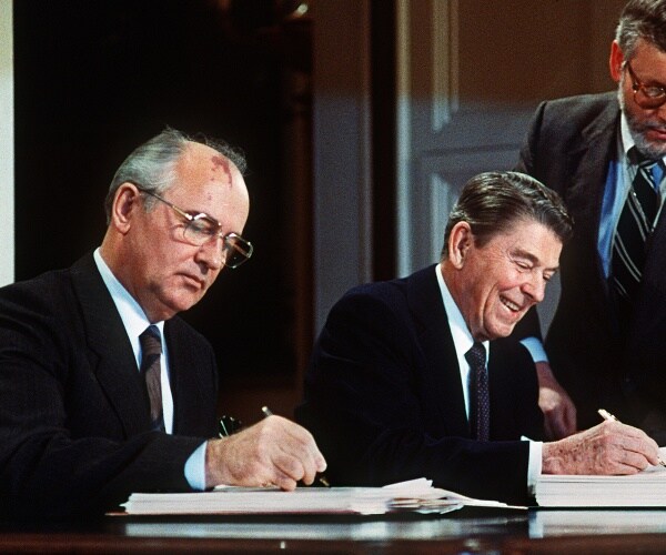 mikhail gorbachev and ronald reagan sign treaty
