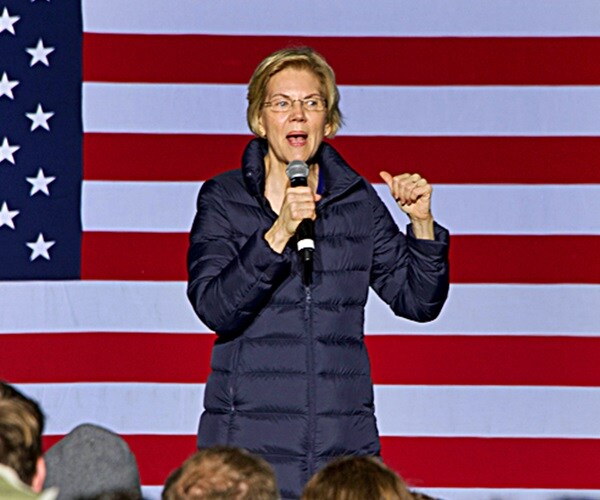 Elizabeth Warren Blasts CEOs for 'Empty' Social Promises