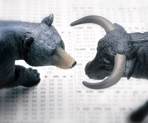 Global Stocks Fall on Rate Hike Bets, Yen Drops to 24-Year Low