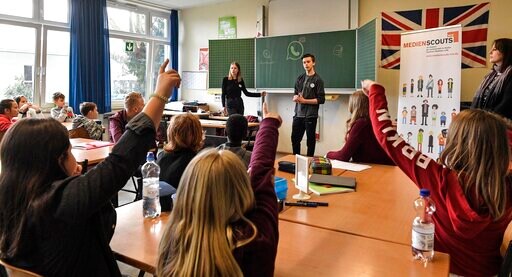 How Do You Teach Kids about Texting? Bring in the Teenagers