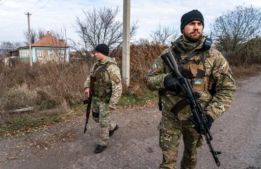 Ukraine Postpones 2nd Stage of Weapons Pullback in East