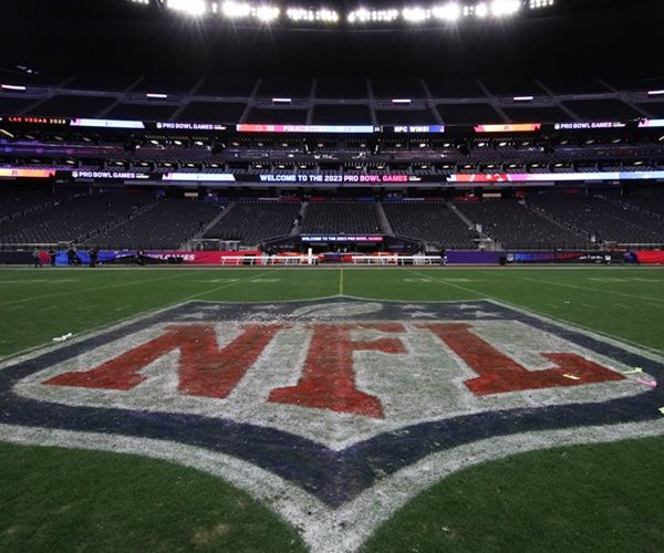 10 Former Players Sue NFL Benefits Plan