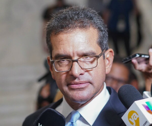 Puerto Rico Governor Resigns as Promised; Successor Sworn in