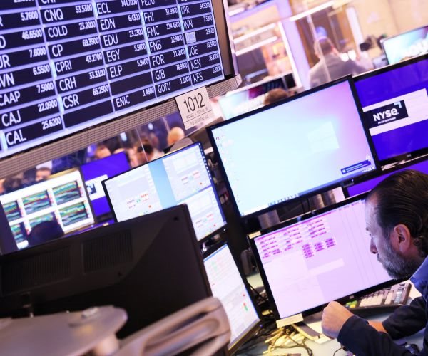 Stocks End Mixed Amid Weak Tech Earnings