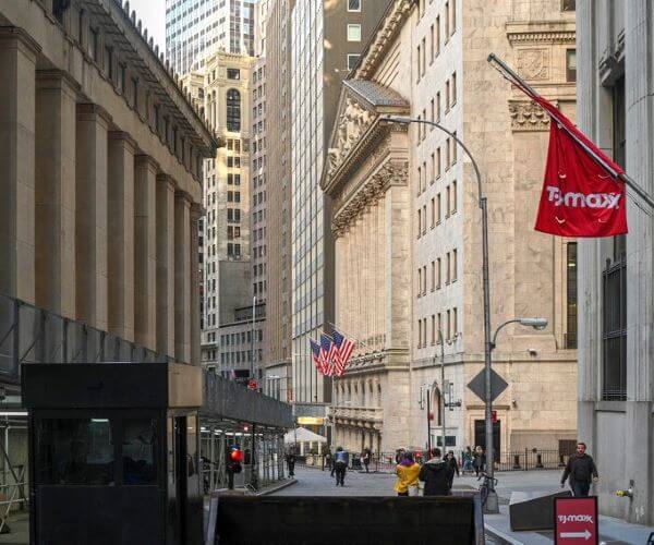 Stocks Gain, Led by Dow as Traders Look for Rate Insight